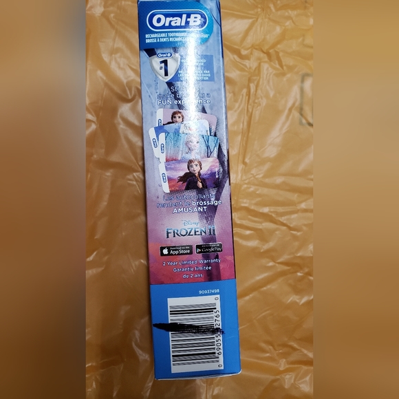 Oral-B Frozen II rechargeable toothbrush - Picture 2 of 4